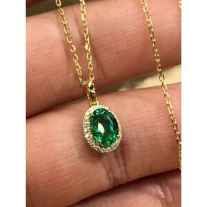 The oval emerald pendant necklace plated in 18k gold with lab created stones